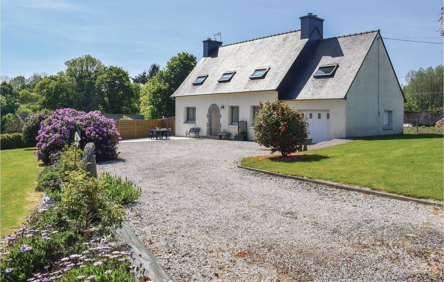 140 m2 apt avec parking, TV, feu de camp et jardin près de Ploubezre et Le Léguer in Ploubezre, Ceinture Dorée