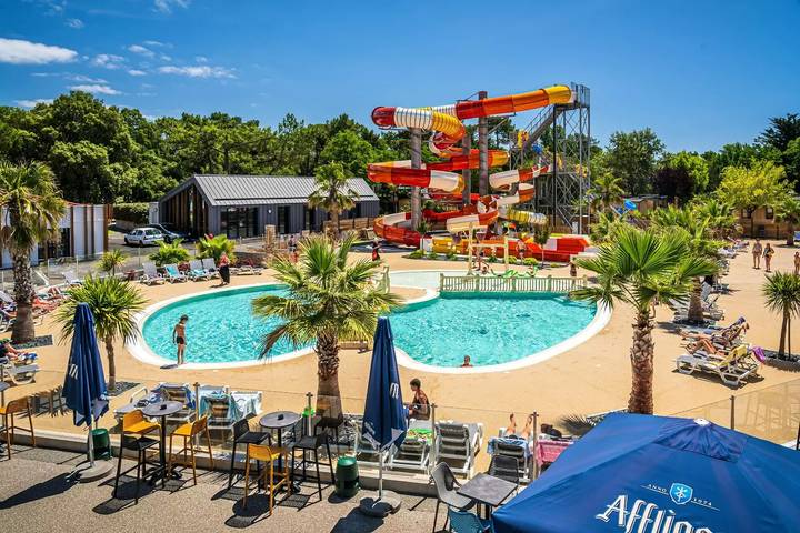 Camping pour 6 personnes, avec Terrasse ainsi que Piscine et Sauna à Saint-Hilaire-de-Riez