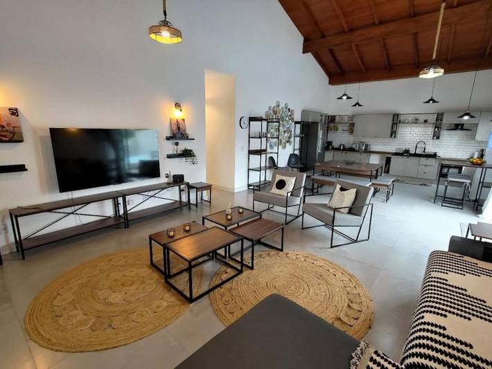 Casas e apartamentos de temporada para 6 pessoas, com piscina e balcão e ainda jardim na Praia Daniela