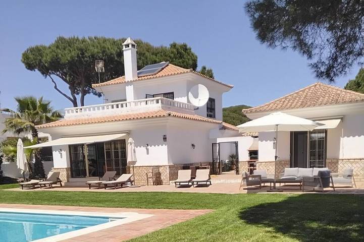 Ferienhaus für 10 Personen, mit Balkon und Terrasse sowie Garten in El Portil