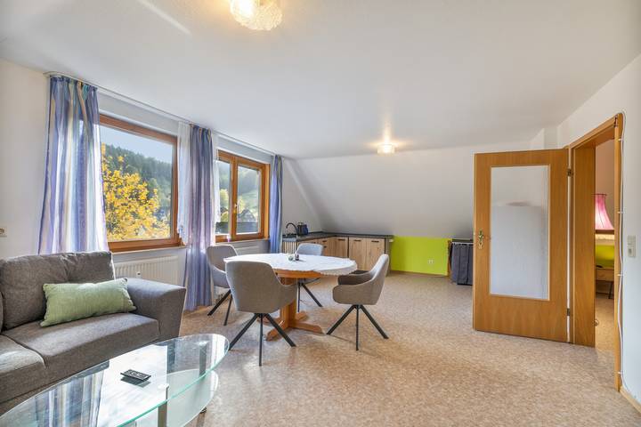 Appartement entier, Appartement 'Schellis' avec vue sur la montagne, balcon et Wi-Fi in Enzklösterle, Forêt Noire du Nord