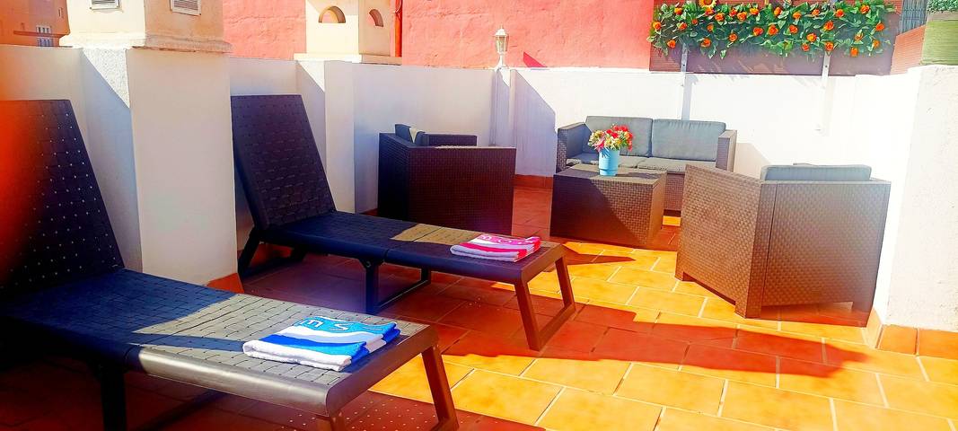 Ganze Wohnung, Apartment '30 Mts Del La Playa Con Terraza' mit Meerblick, Wlan und Klimaanlage in Málaga (Este), Malaga