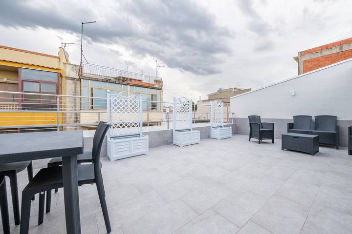 Vacation Home 'Alba's Home - Van Gogh' with Balcony, Wi-Fi & Air Conditioning in Valdina, Messina Province