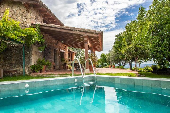 Casa de vacaciones para 6 personas, con piscina además de jardín y vistas - 1