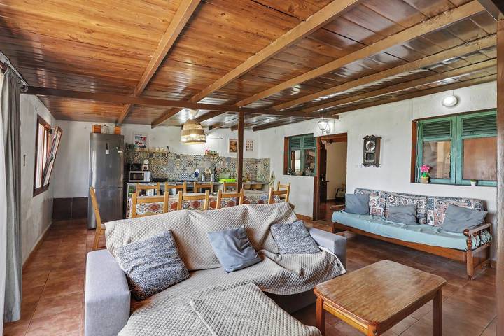 Finca El Lomo with Mountain Views, Private Pool and Wi-Fi in Gáldar, North Gran Canaria