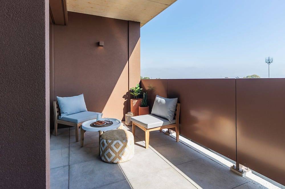Apartamento inteiro, Contemporary Oasis w/ Balcony by Lovelystay in Oliveira do Douro, Distrito do Porto