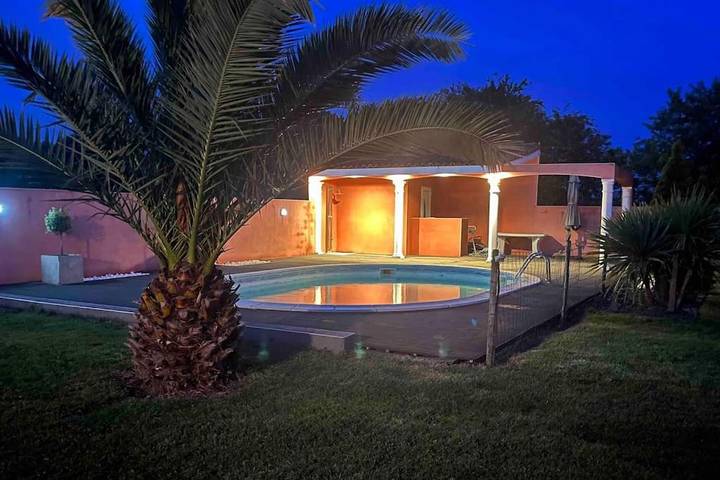 Location de vacances pour 14 personnes, avec Terrasse ainsi que Jardin et Piscine dans Labarthe-sur-Lèze