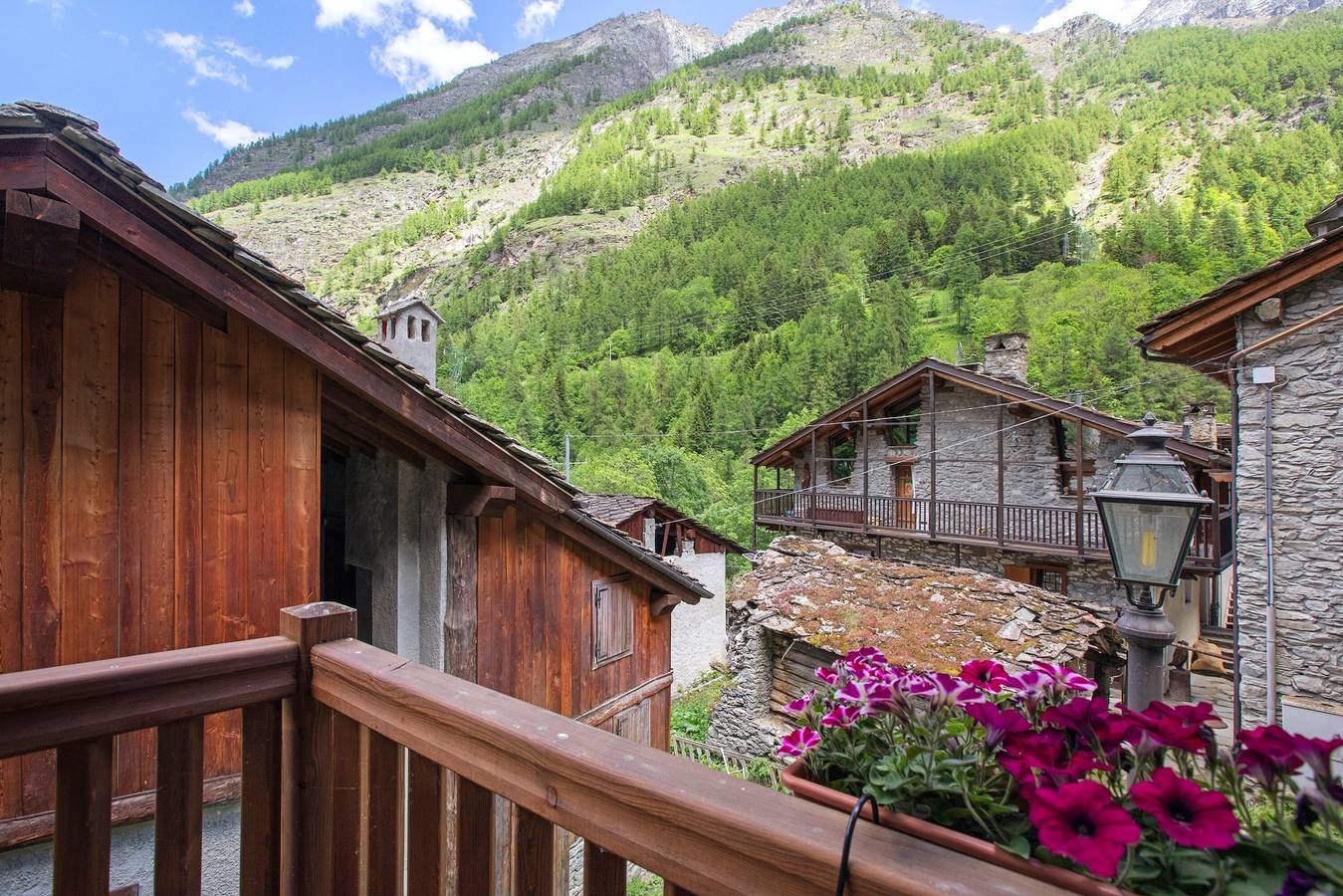 Appartement entier, Appartement 'Les Cles - Genepy' avec vue sur les montagnes, balcon et Wi-Fi in Bois De Clin, Valsavarenche