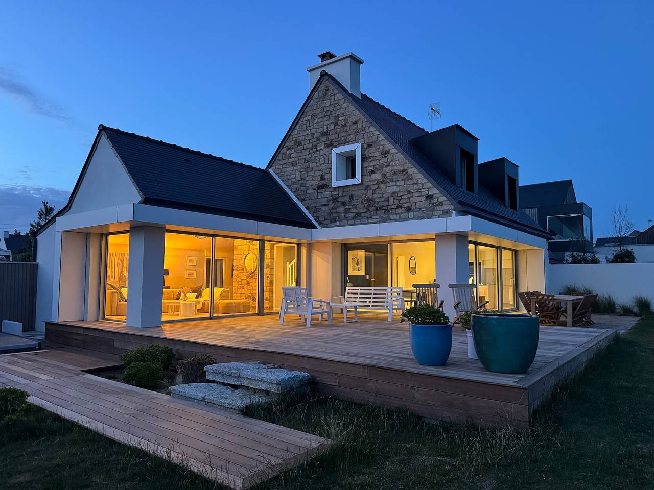 Maison de vacances « Kerou  Plage»  Vue mer et  plage  à 50 m par le sentier côtier, piscine privée in Clohars-Carnoët, Région de Quimper