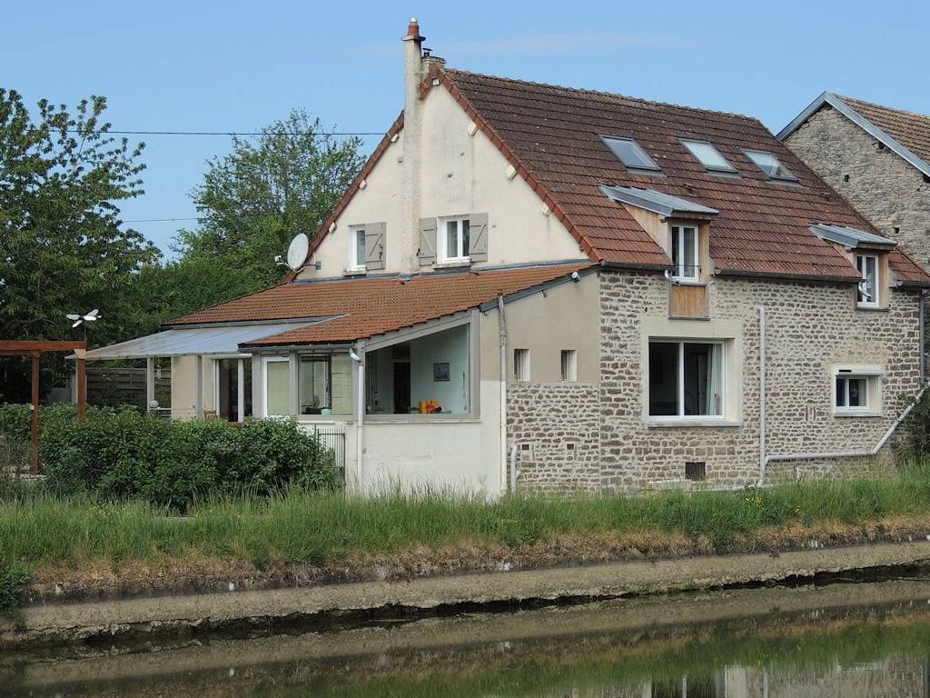 Chambres d'hôtes "Au Bord du Canal" - L'Étoile in Vandenesse-en-Auxois, Région de Beaune
