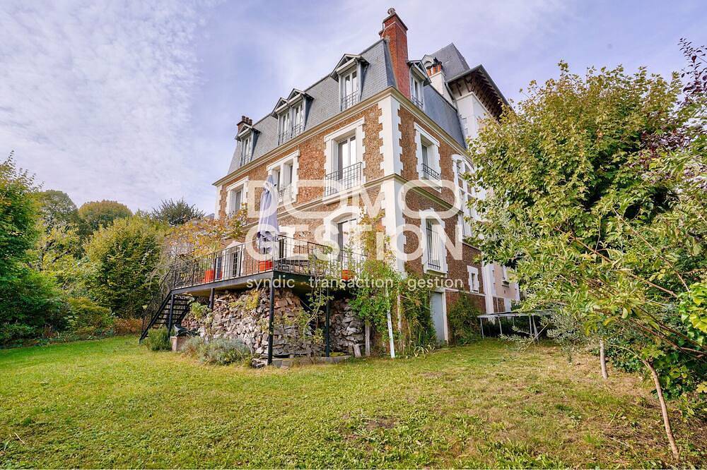Maison Familiale in Sèvres, Altos del Sena