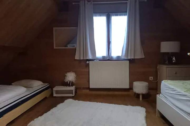 Location de vacances pour 7 personnes, avec terrasse et jardin dans Lac Pavin - 4