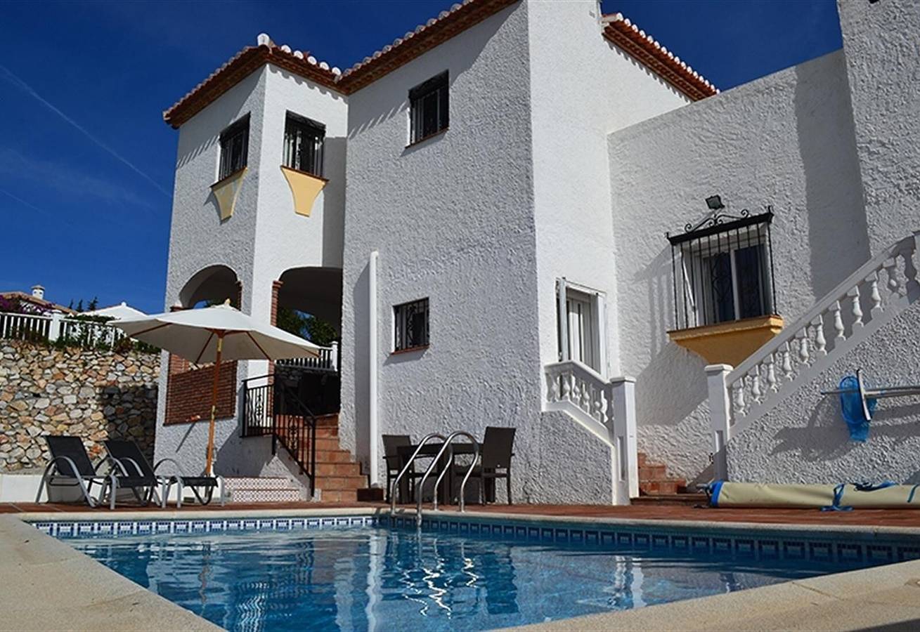 Villa 'Casa El Pescador' avec vue sur la mer et les montagnes, piscine et jardin in Monte de los Almendros, Salobreña