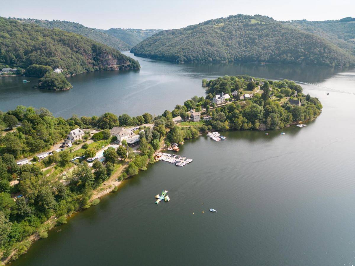 Camping la Source in Thérondels, L'Aubrac