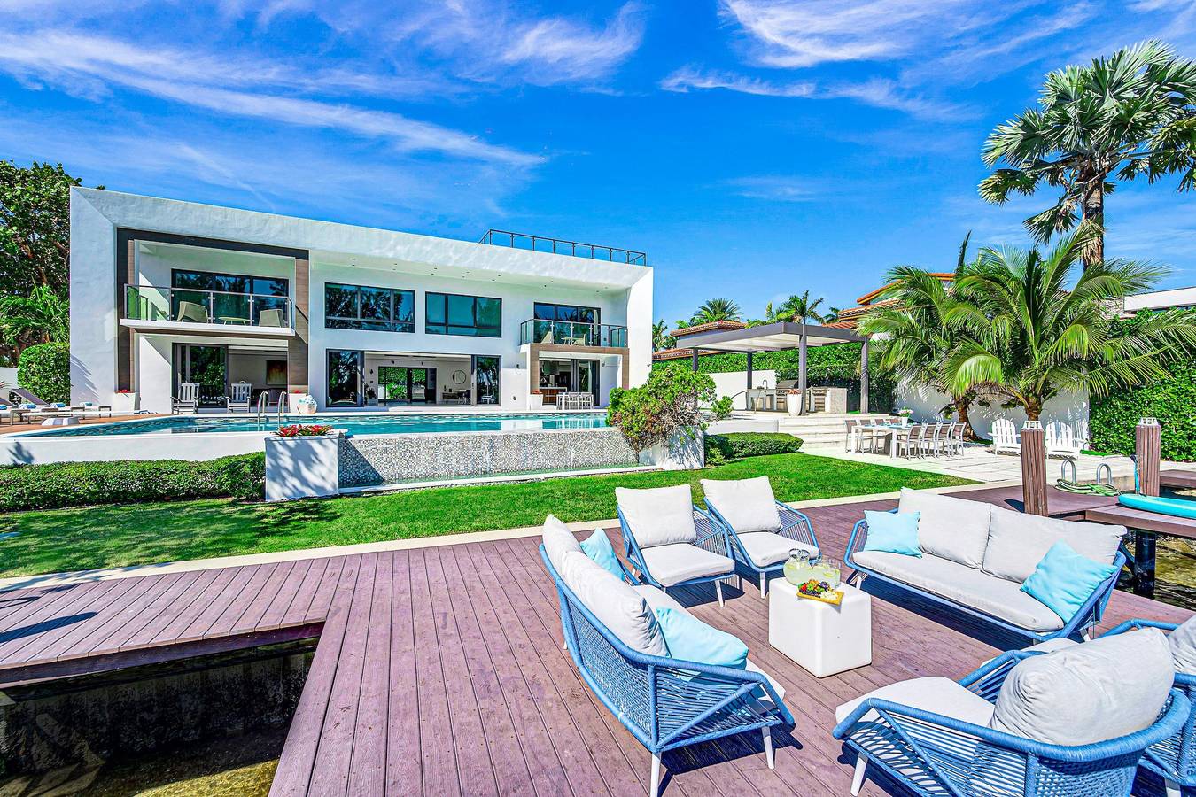 Waterfront Masterpiece Villa / Grand Heated Pool / Seabreeze Key in Fort Lauderdale, Broward County