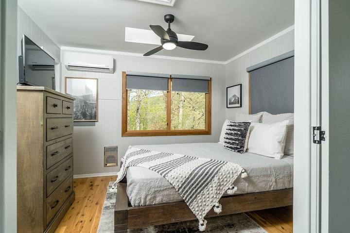 Glamping for 6 people, with yard and terrace as well as hot tub in Virginia