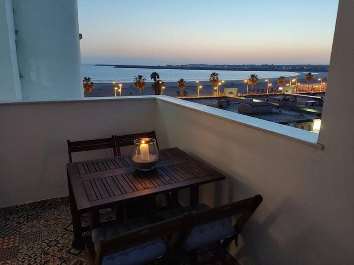 Apartamento para 4 personas, con piscina además de terraza y vistas en Valdelagrana