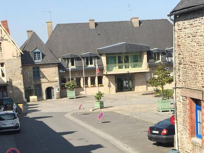 Location de vacances pour 2 personnes, avec terrasse et vue à Bazouges-la-Pérouse - 2