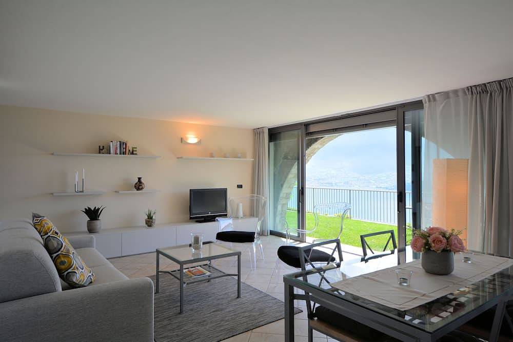 Ganze Wohnung, Lucia house, sunshine and lake view! in Vercana, Gemeinde Vercana