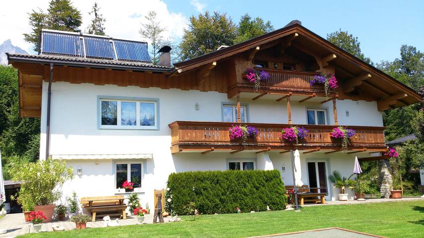 Ferienwohnung für 6 Personen, mit Balkon und Terrasse sowie Garten