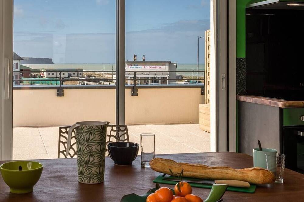 Entire apartment, Babord, apartment with terrace and sea view, parking in Saint-Côme-de-Fresné, Bayeux region