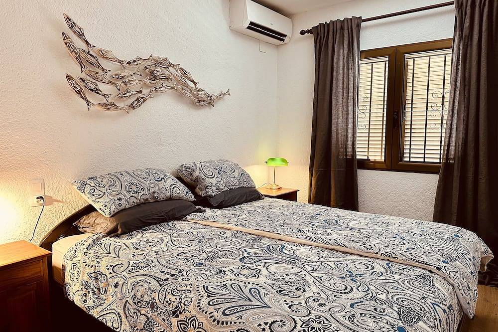 Pas gerenoveerd, gezellig huisje, 3 slaapkamers, zwembad, tuin in Almadrava, Costa Blanca