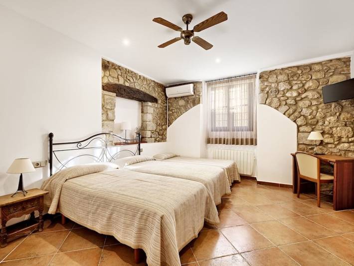 Casa rural para 21 personas, con Terraza y Jardín además de Piscina para niños y Piscina en Cistella - 4