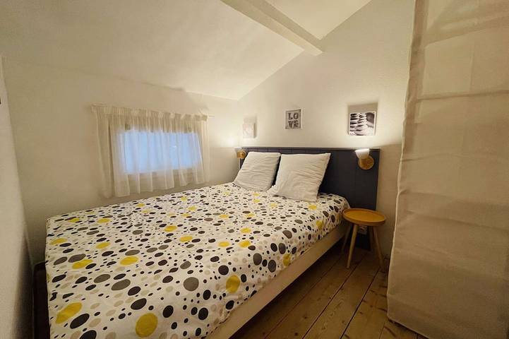 Location de vacances pour 4 personnes, avec terrasse ainsi que jardin et piscine, animaux acceptés dans Plage des Sables-Vignier - 2