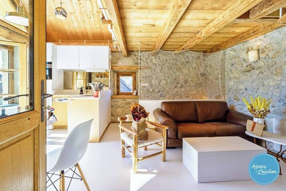 Le Grenier **** - mazot savoyard. in Talloires-Montmin, Région d'Annecy