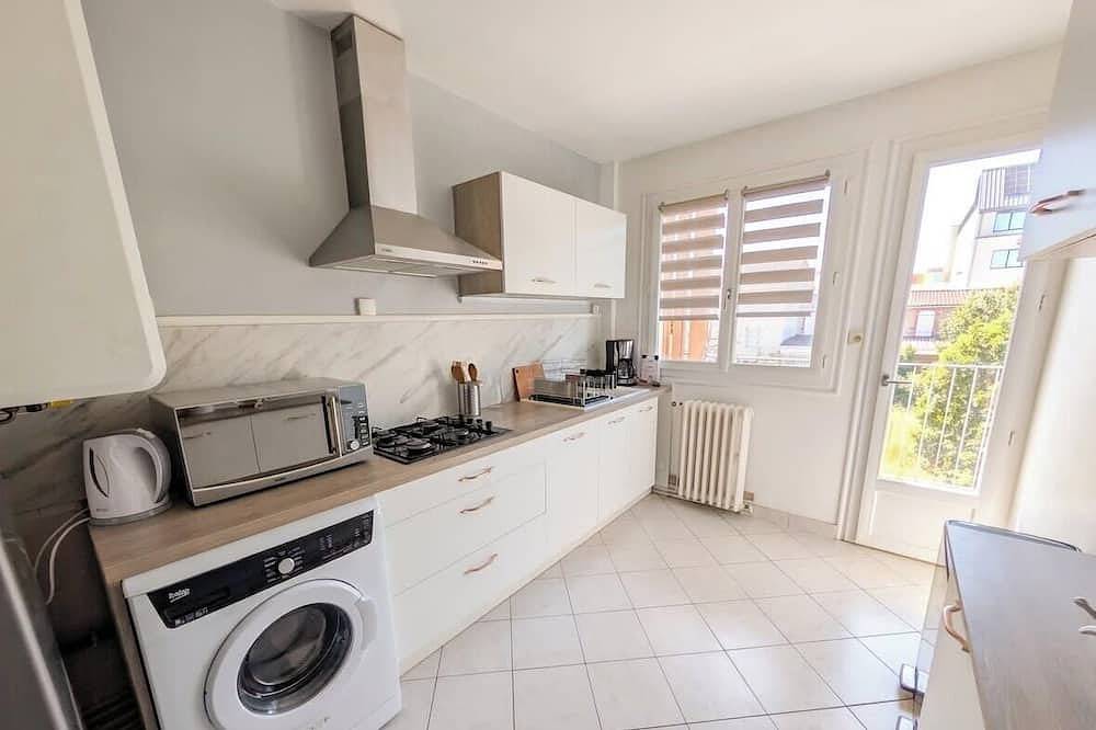 Entire apartment, Bright apartment in the city center with balcony in La Roche-sur-Yon, Loire Valley