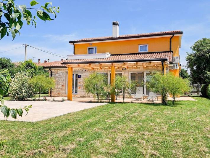 Ferienhaus für 8 Personen, mit Terrasse und Garten