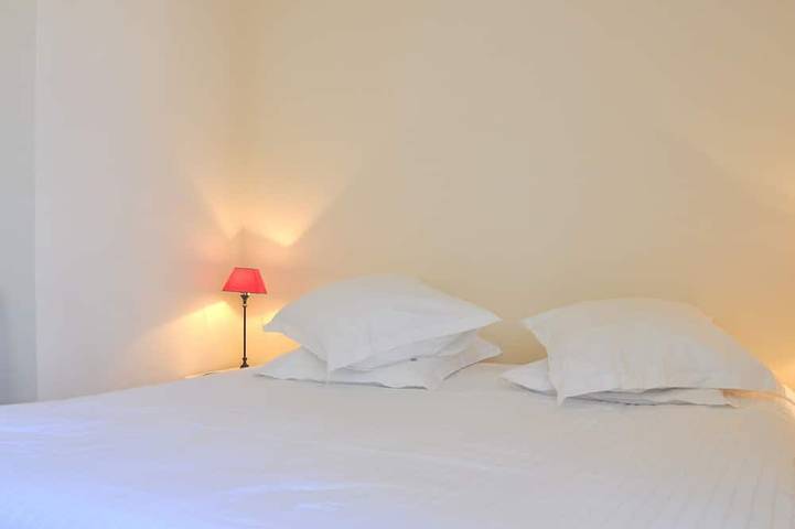 Location de vacances pour 10 personnes, avec jardin et piscine à Divajeu - 4