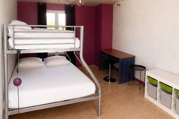 Villa spacieuse avec terrasse et jardin, animaux et parking admis in Lugrin, Région de Thonon-les-Bains