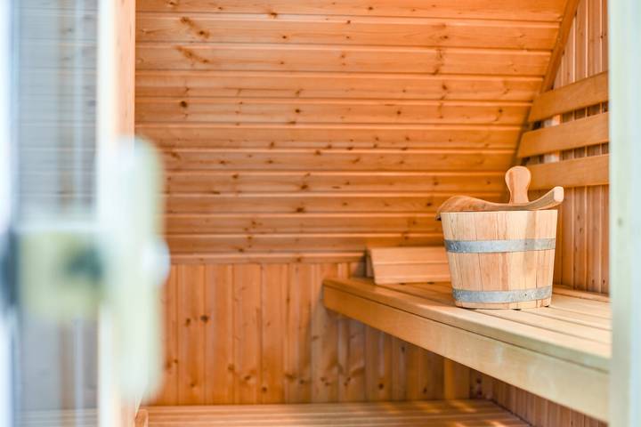 Bungalow für 4 Personen, mit Terrasse und Sauna sowie Balkon/Terrasse - 1