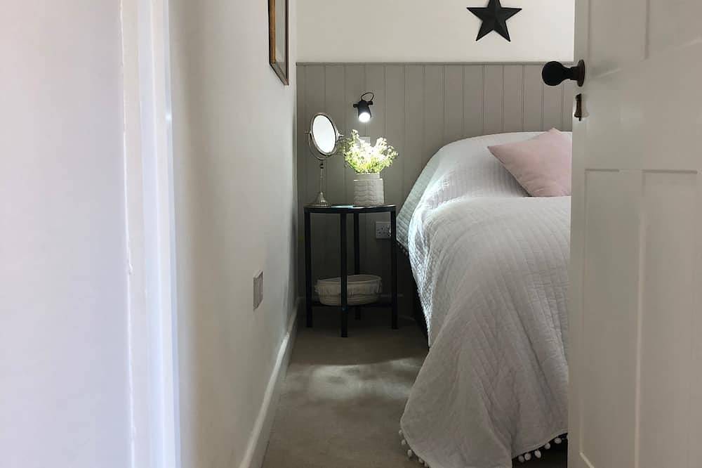 Crab Cottage <br>Two bed fisherman’s cottage in the heart of Lymington in Lymington, Hampshire