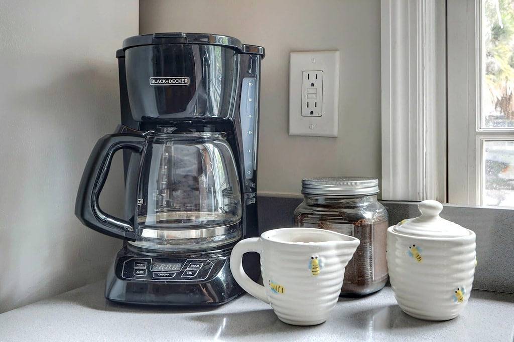 Ganze Wohnung, Cozy Modern Apartment w/ Patio Off - Dog-Friendly! in Savannah, Chatham County