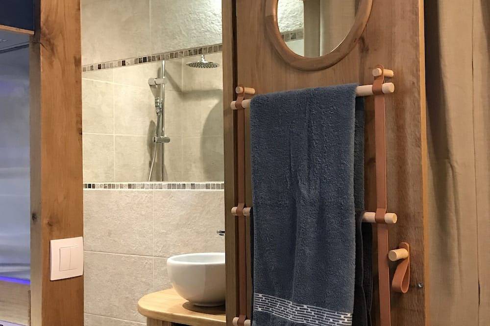 Entire apartment, La Cabine des Capucins - A marine interlude in the heart of town in Honfleur, Lisieux region