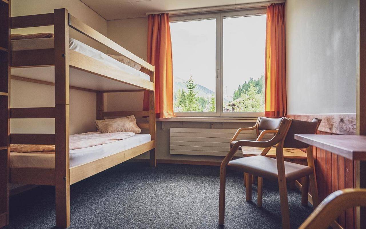 Twin Room with Shared Bathroom in Davos, Plessur Alpen