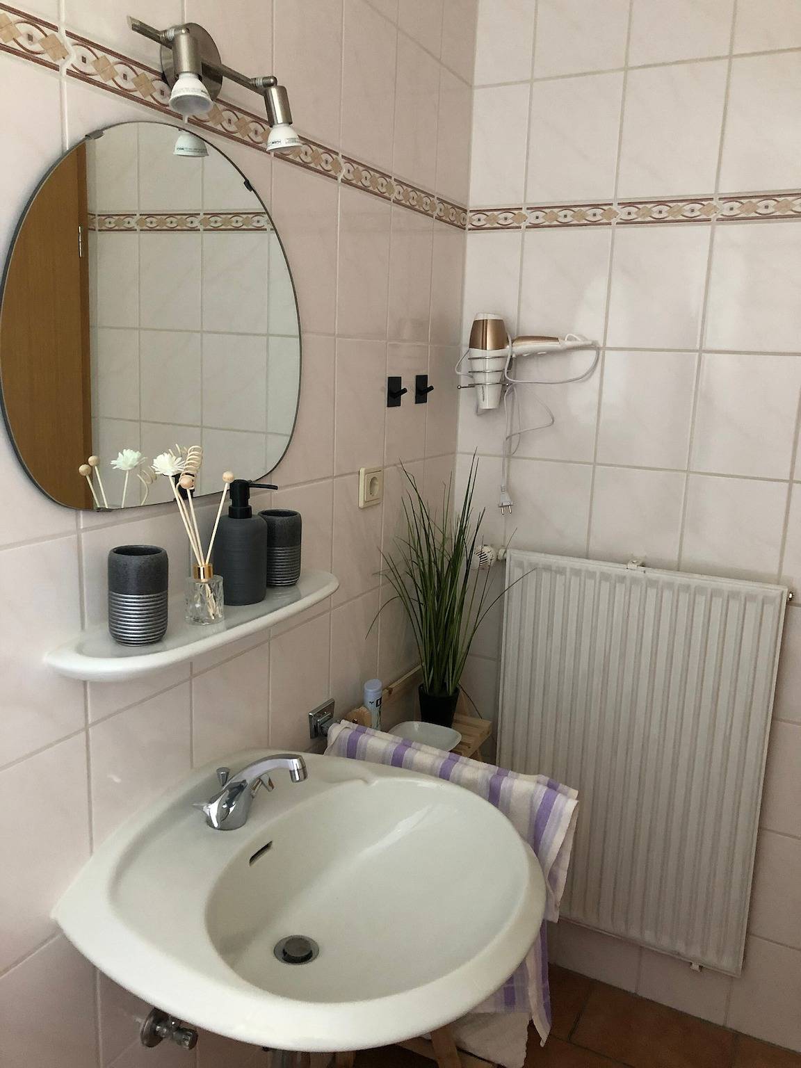 Zimmer 1 Og' Weinberg Anna, mit Gemeinschaftsgarten, Balkon und Wlan, sowie Gemeinschaftsküche in Klotten, Cochem-Zell