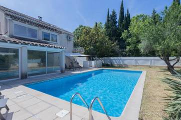 Villa pour 11 personnes, avec piscine et balcon ainsi que jardin et vue à Aubagne