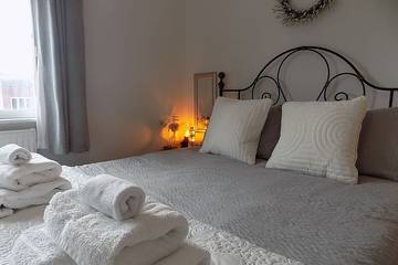 Glamping for 6 People in Amesbury, Wiltshire, Photo 3