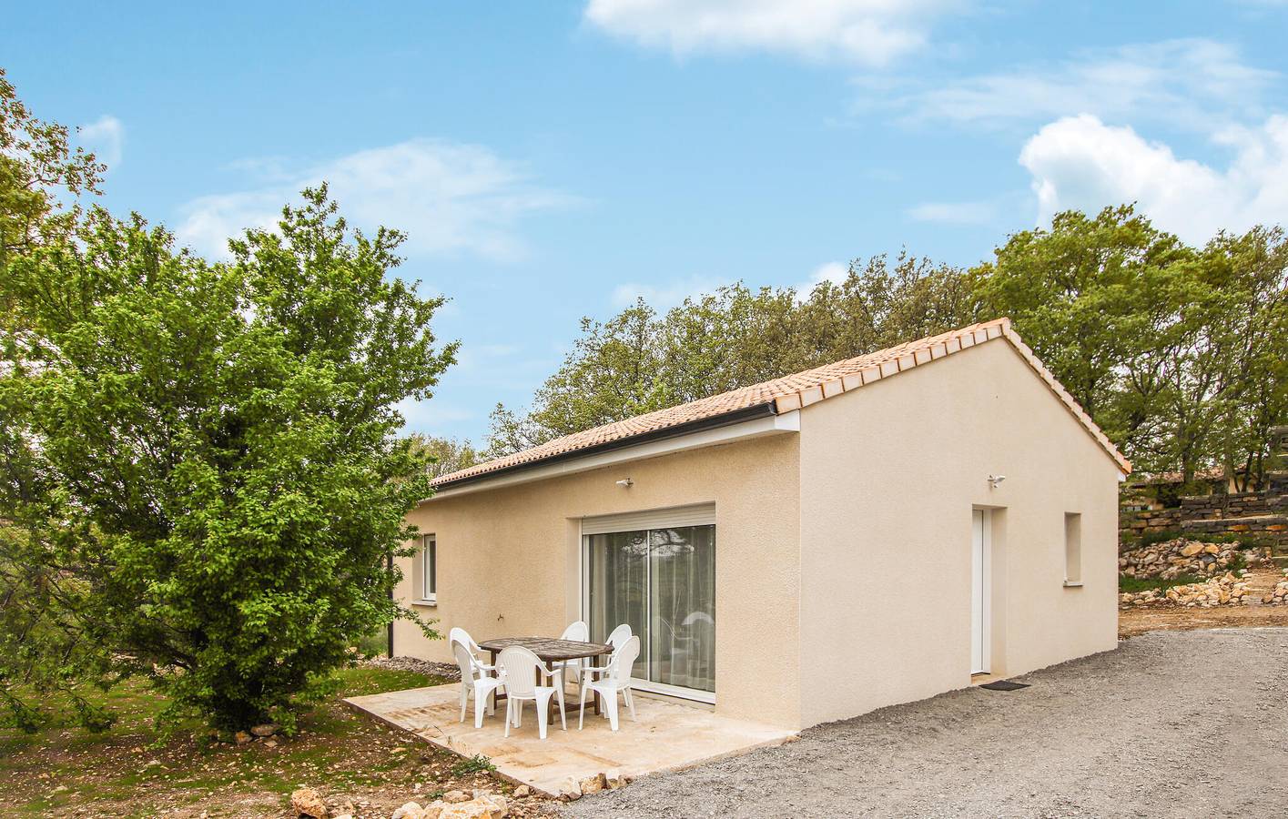 Appartement confortable avec parking, télévision et bain à remous in Lussas, Ardèche