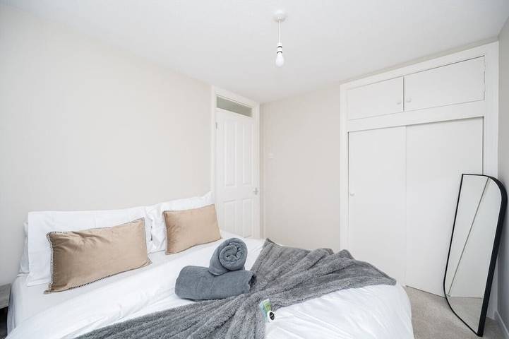 Appartement entier, 2 Bed Flat Free Parking Next To The Station in Horsham, Sussex de l'Ouest