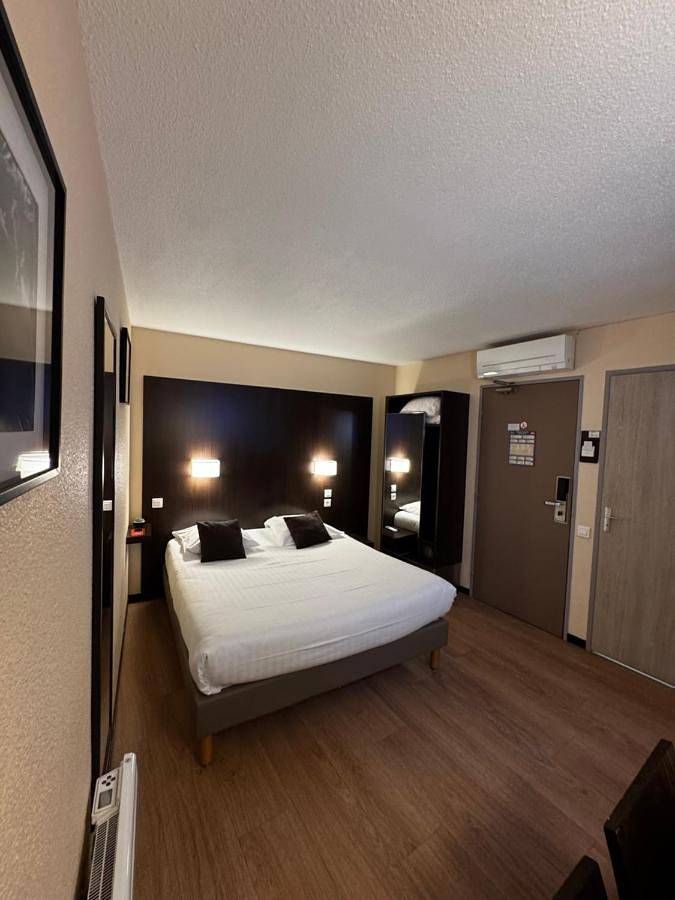 Hôtel Au Petit Caporal in Maisons-Alfort, Val-de-Marne