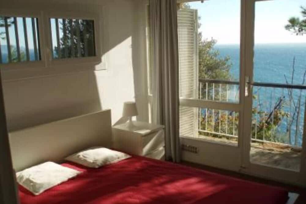 Entire apartment, Residential flat in Ensuès-la-Redonne, Istres region