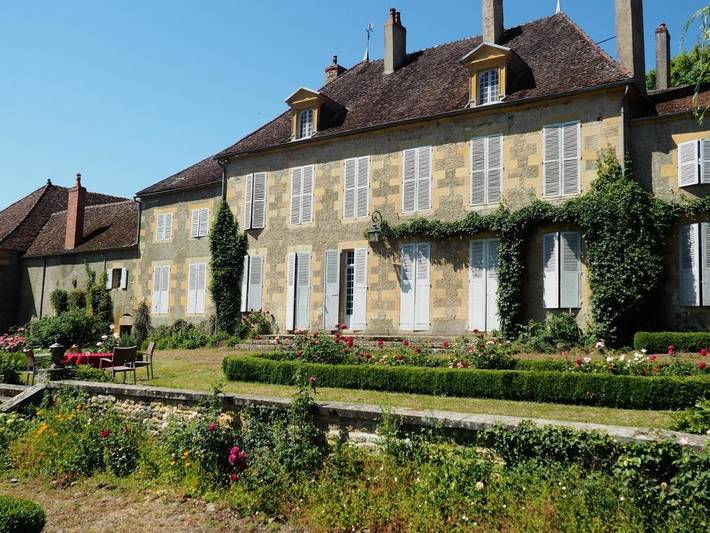 Location de vacances pour 2 personnes, avec Terrasse ainsi que Jardin et Vue à Lurcy-le-Bourg - 4