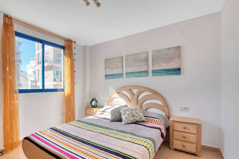 Entire apartment, Apartment 'Monduver 2006' with Sea View, Shared Pool and Private Terrace in Piles, Costa de Valencia