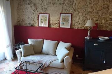 Location de vacances pour 2 personnes, avec terrasse, animaux acceptés à Alleins