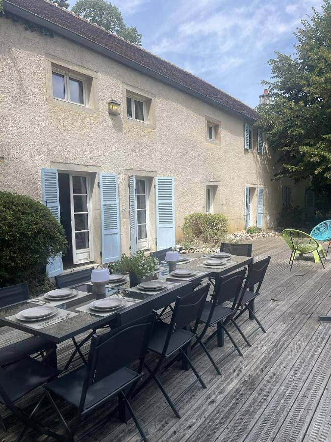 Location de vacances pour 12 personnes, avec Terrasse et Jardin ainsi que Piscine et Vue à Fixin