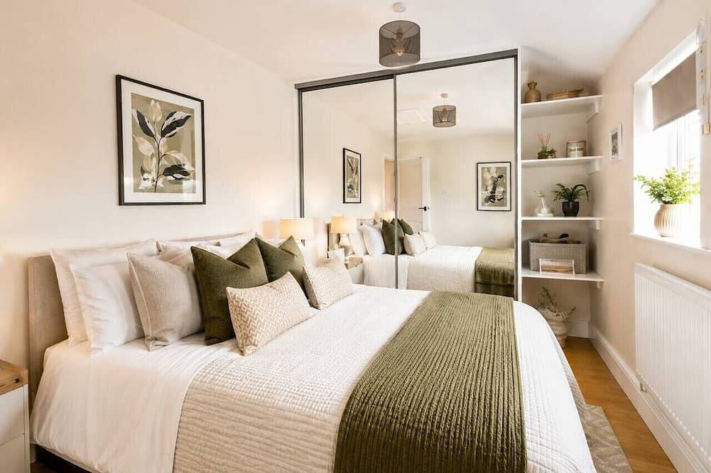 Manor Road Retreat | Modern | Sleeps 5 in London Colney, Hertfordshire